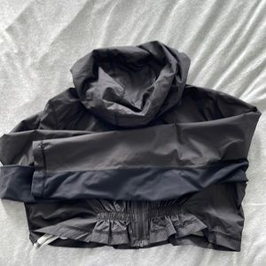 Lululemon Cropped Windbreaker